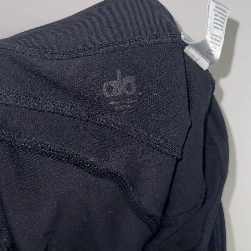 Alo yoga high rise cropped pants size Small 16”
